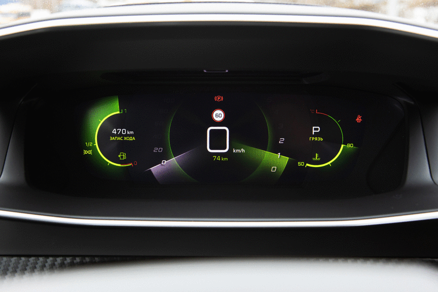 Круиз-контроль с функцией ограничения скорости, опираясь на данные с камеры, распознающей дорожные знаки и скоростные ограничения, самостоятельно выставляет скоростной лимит