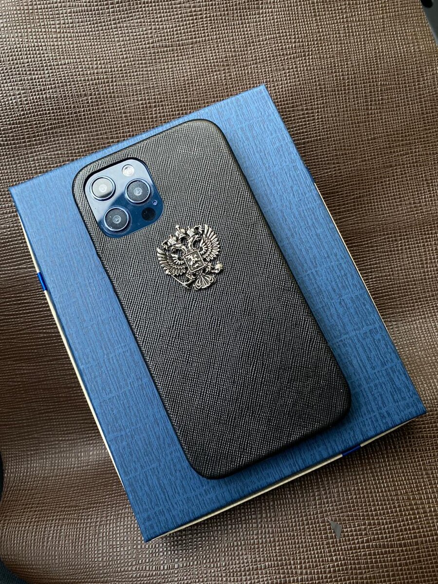 Эксклюзивный кожаный чёрный чехол с гербом России Mobcase 1360 для iPhone 12 Pro