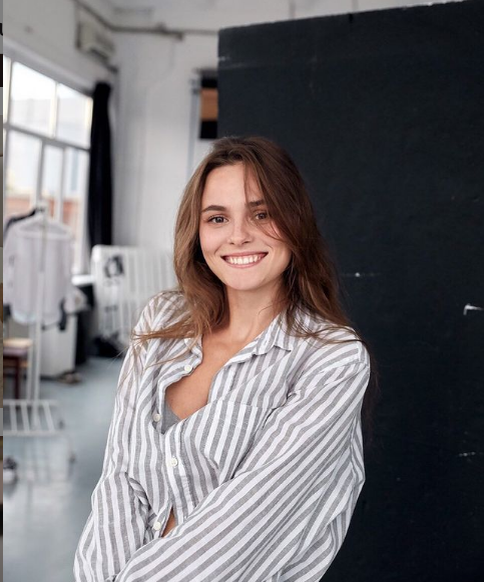 Улыбка Ангелины сразу располагает к себе