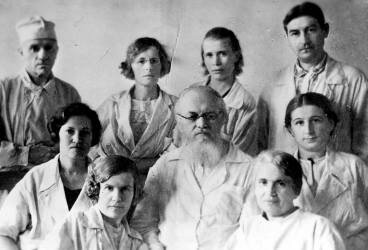 Даже, когда он занял должность главного врача в больнице Переяславля-Залесского, он продолжал проводить хирургические операции. В университете Валентин Феликсович преподавал анатомию и давал лекции по хирургии. Более того, он параллельно занимался научной деятельностью. Его опыт показал, насколько негативно может сказываться на организме общая анестезия. Таким образом, он решает, что большей части его пациентов будет достаточно местного наркоза.