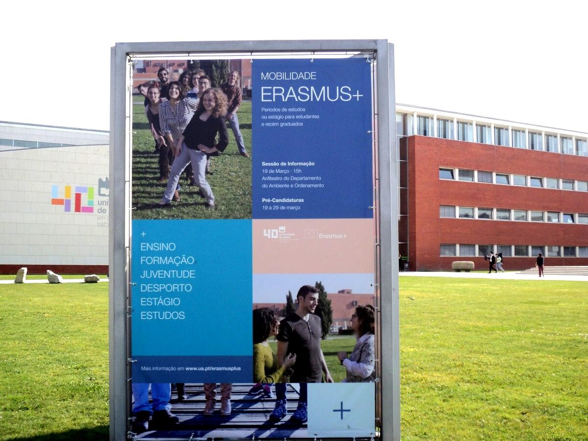 Мы на рекламном плакате программы "Erasmus +" университета Авейро, Португалия