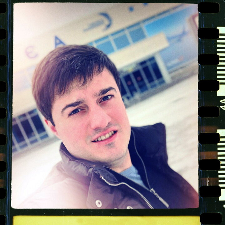 Немного найдётся в России людей, которые бы ни разу не слышали хит про чёрные глаза. Удивительно, но песня была спета совсем молодым человеком, которому на тот момент ещё не исполнилось и 15-ти лет.