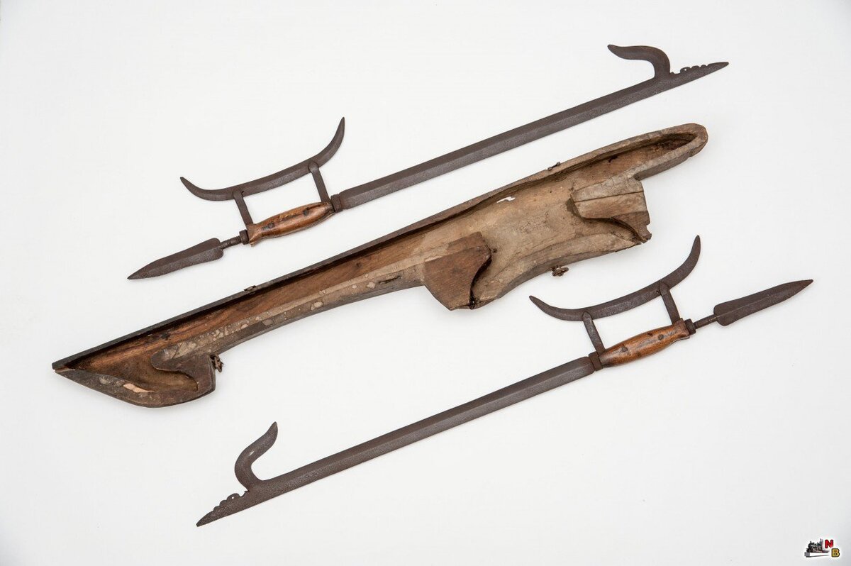 
Парные крюки с «клювом феникса»