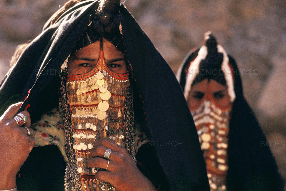 Слово "бедуин" в переводе означает "житель пустыни". Бедуины – арабы, ведущие кочевой образ жизни.-2