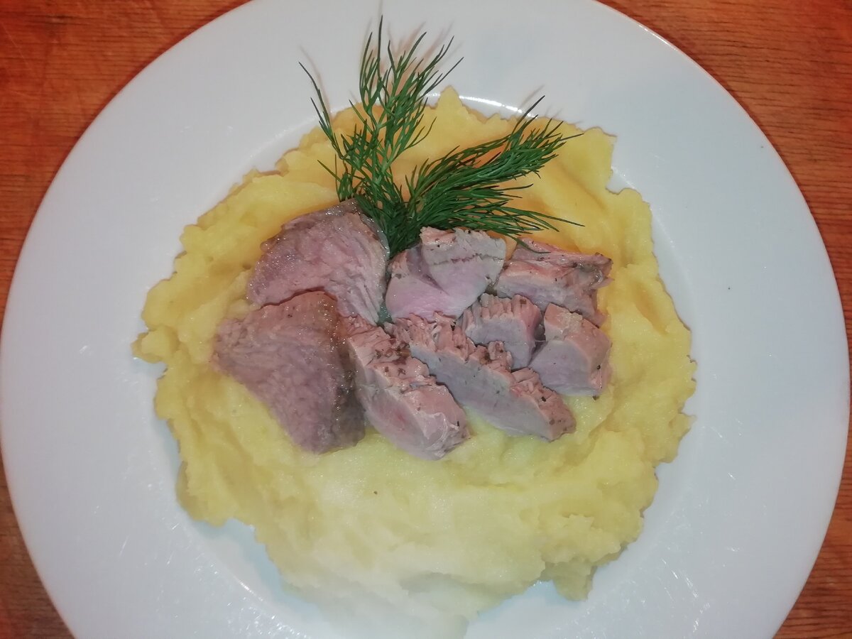 Голень индейки в духовке. 