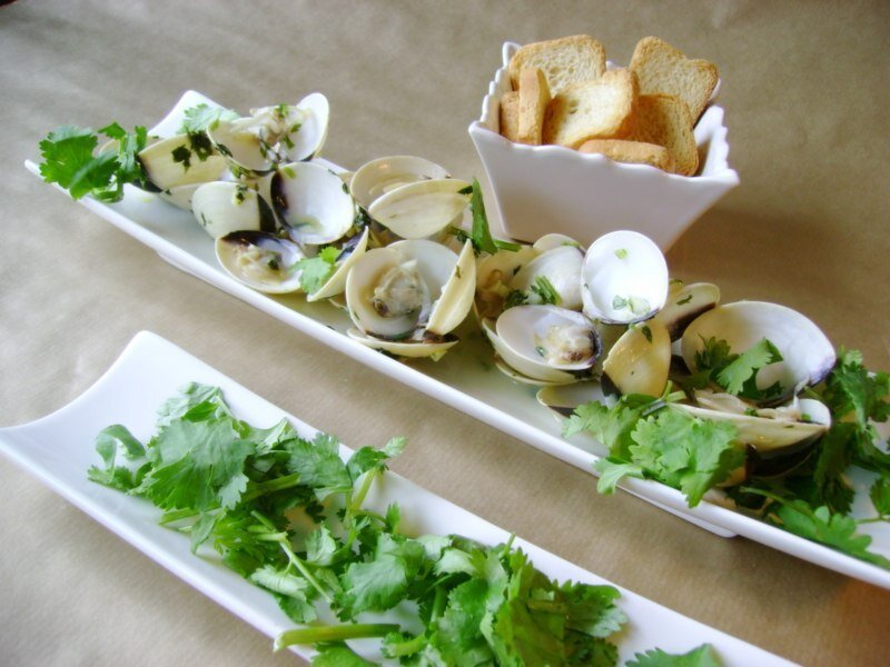 Белые моллюски с лимоном