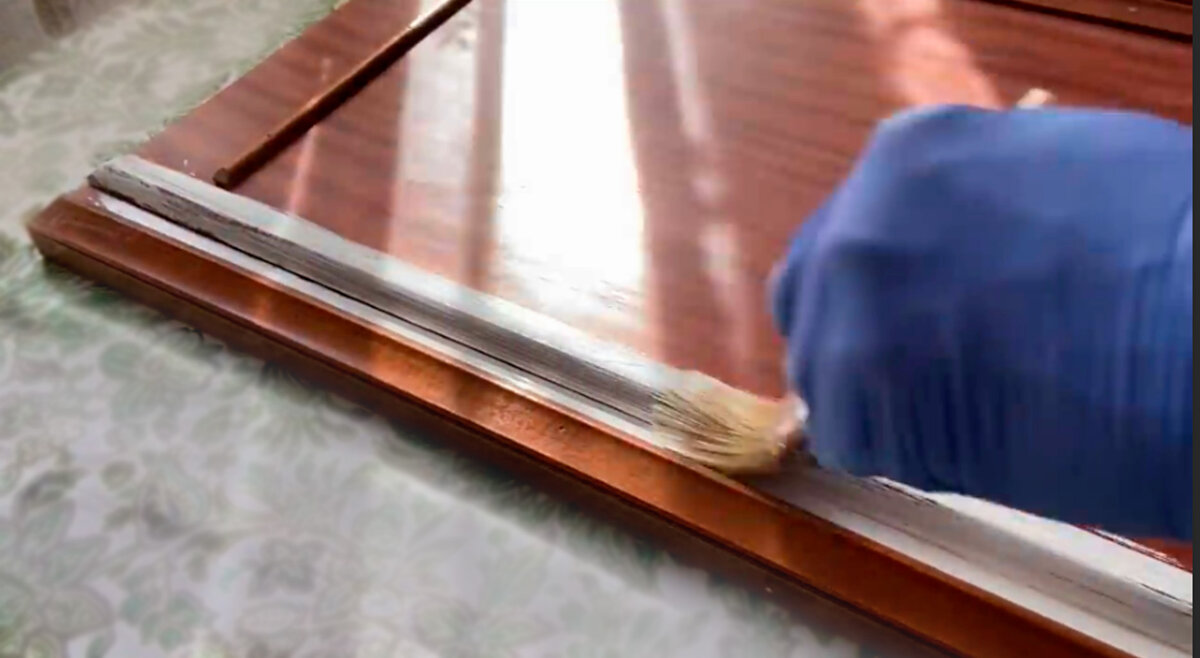 Прокрашиваем дверцу стенки