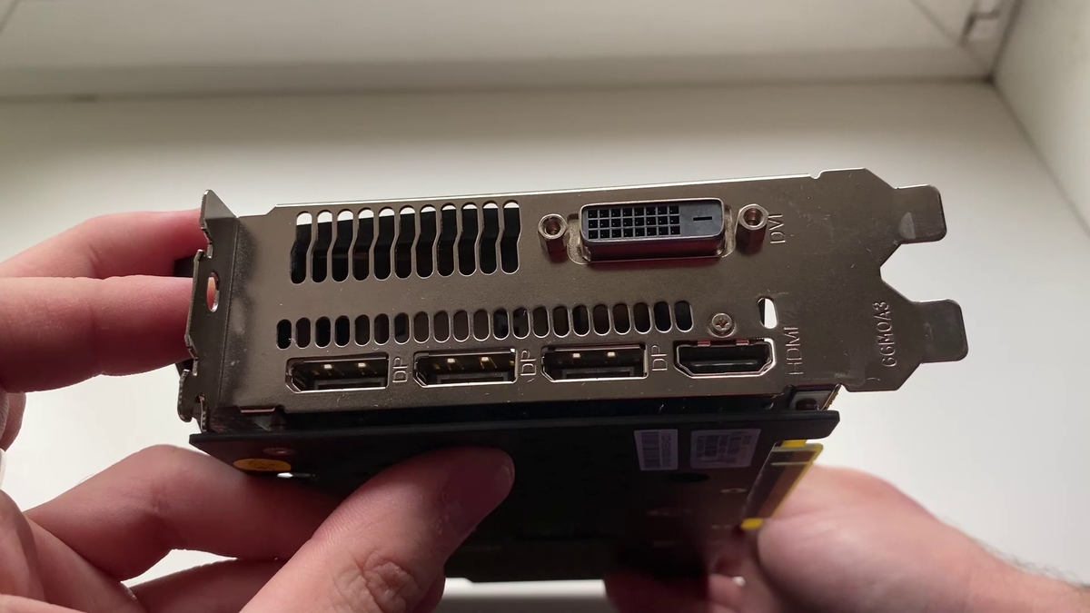 DVI, HDMI, DisplayPort x3