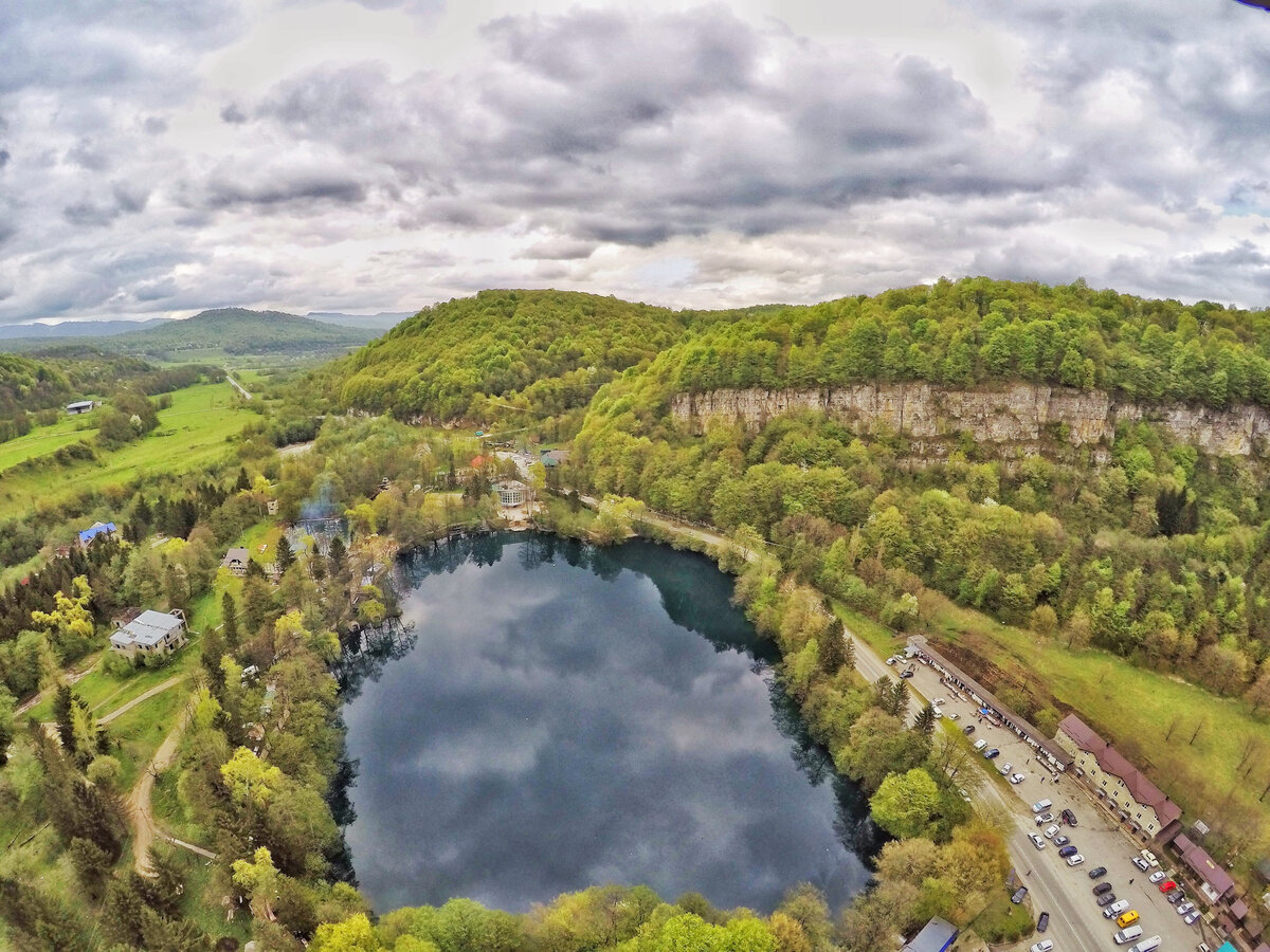Нижнее голубое озеро с высоты птичьего полета