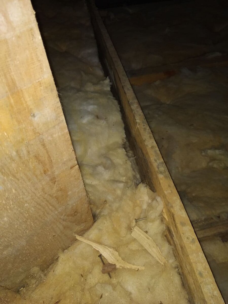 Тут прекрасно видно, как криво резали утеплитель.