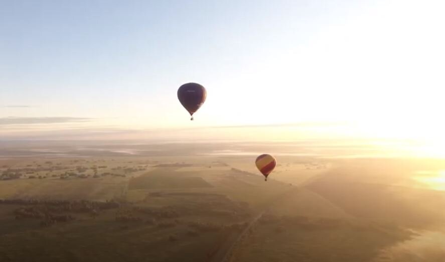 в съемках помогал квадрокоптер