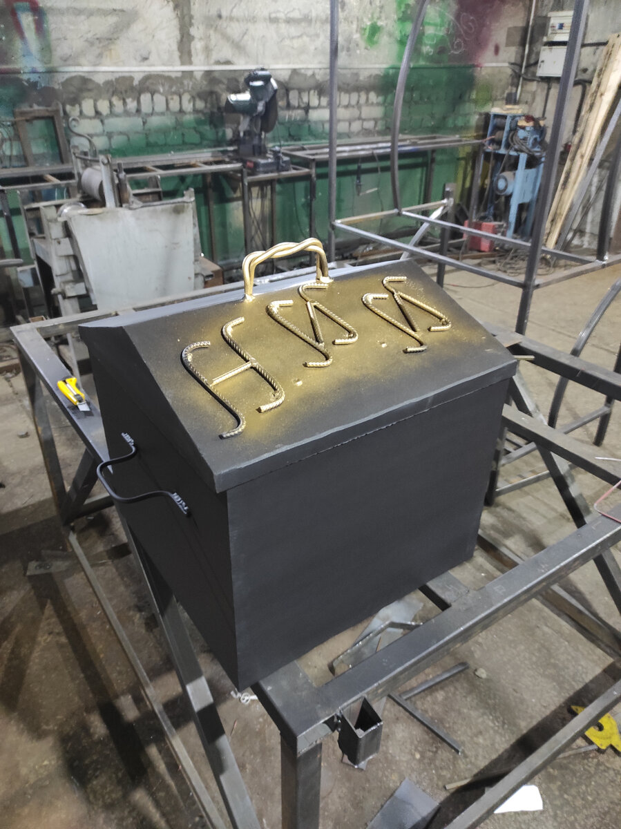 Вот мной сделанные коптильни.