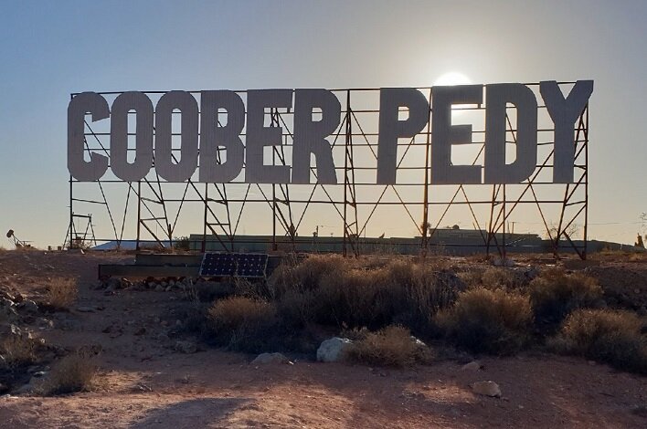 Вывеска подземного города Кубер Педи