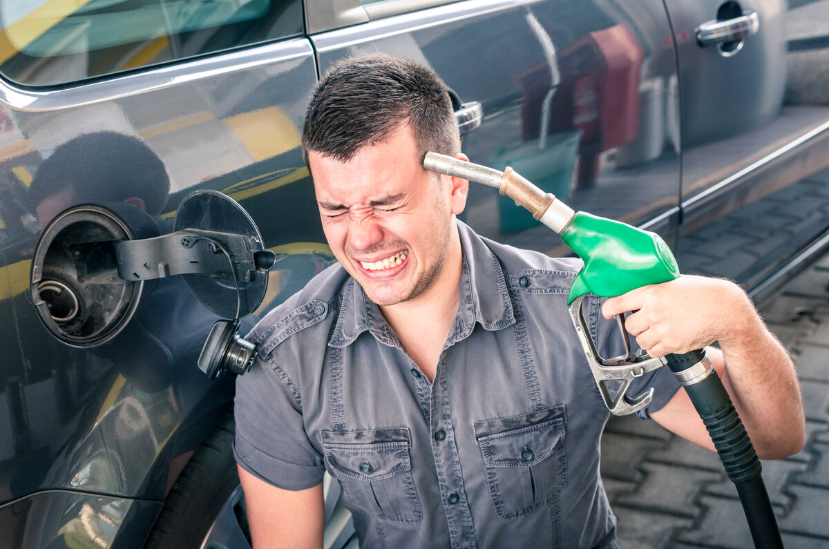 Как узнать, что вы заправляете некачественный бензин: основные признаки