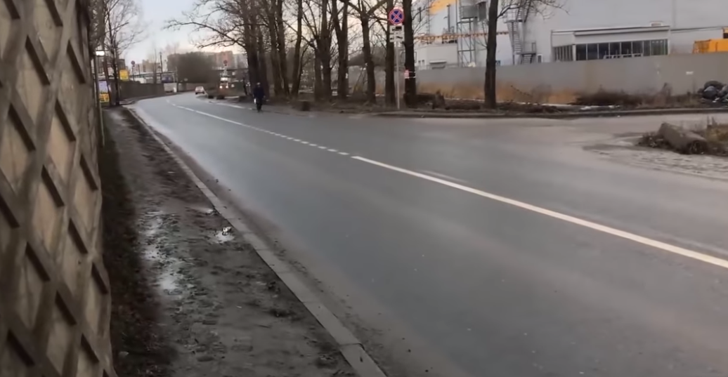 Большая часть маршрута будет проходить вот по такой тонкой насыпи дорожной пыли
