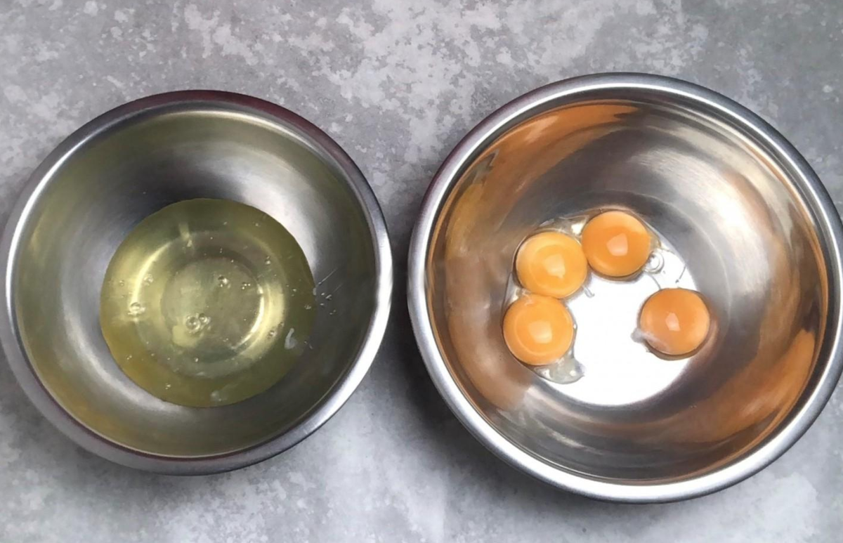 Разделяем по двум мискам