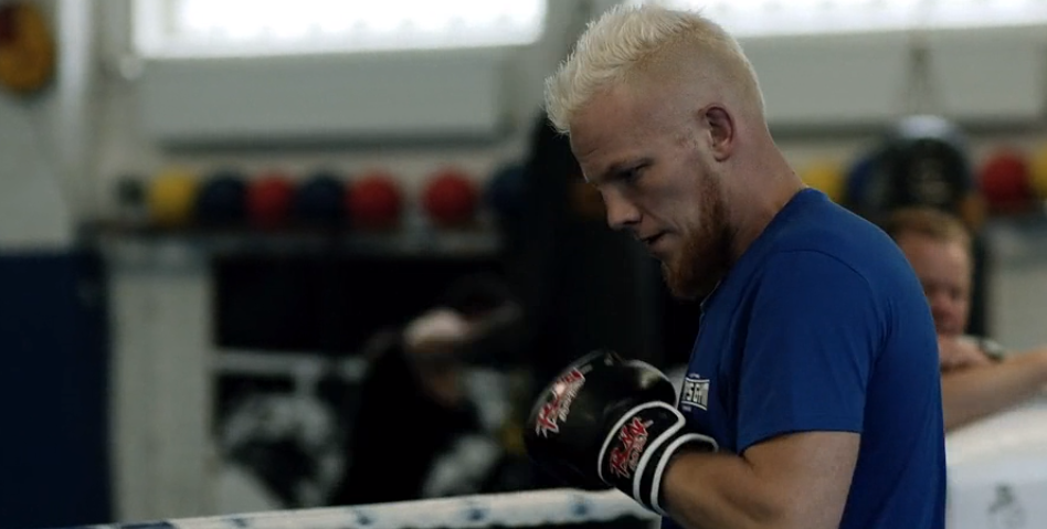 Кадр из сериала Возвращение чемпиона