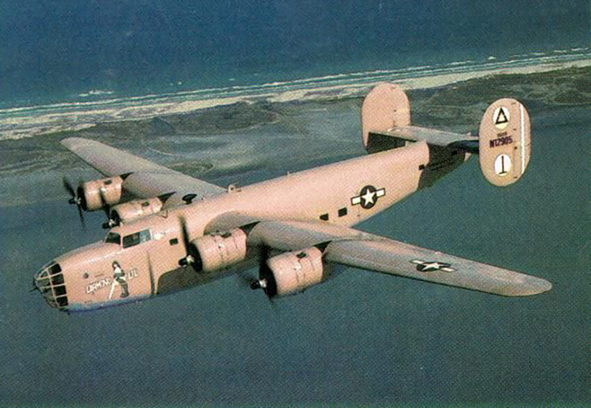 Б 24 отзывы. Б-24 бомбардировщик. B-24 Liberator. Самолет в 24 Либерейтор. Б-24 Либерейтор в СССР.