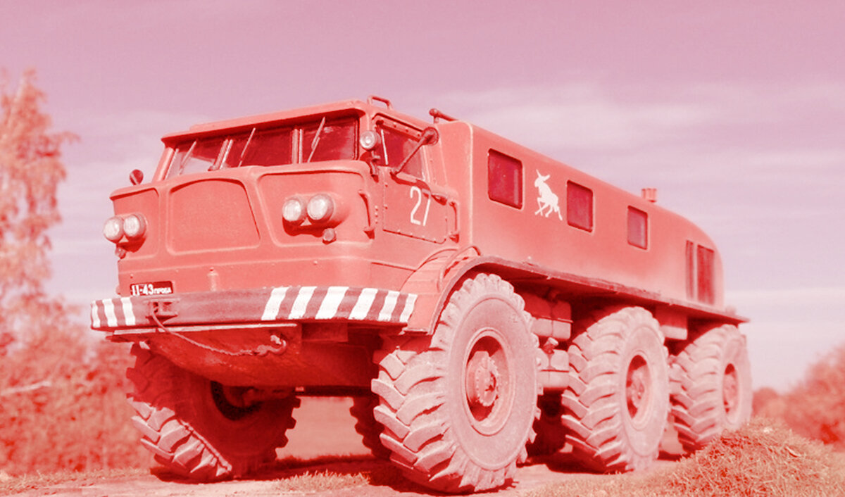 Технический монстр мог использоваться практически в любых погодных условиях и изначально предназначался для труднодоступных регионов Сибири.