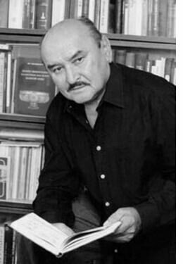 С 1967 года он занимался преподавательской деятельностью в университете, был заведующим кафедрой истории СССР досоветского периода. С 1989 года заведовал кафедрой истории татарского народа, созданной им на вновь открытом факультете татарской филологии, истории и восточных языков. Одновременно с 1988 года был руководителем также основанной им научно-исследовательской археографической лаборатории Казанского университета. В 1985-1991 гг. - проректор Казанского университета по учебной работе.