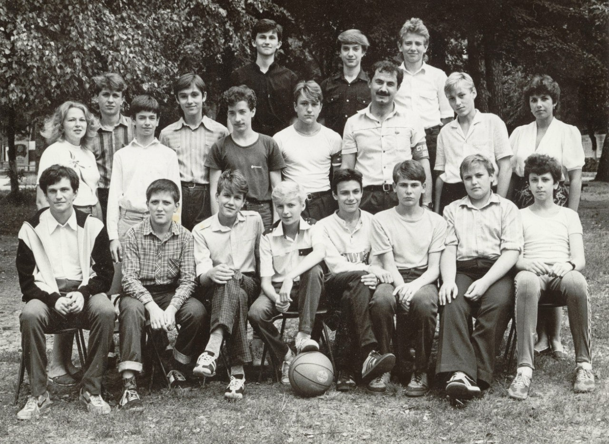 60 килограммов тому назад, в спортивном лагере. Я на фото - в нижнем ряду второй слева.