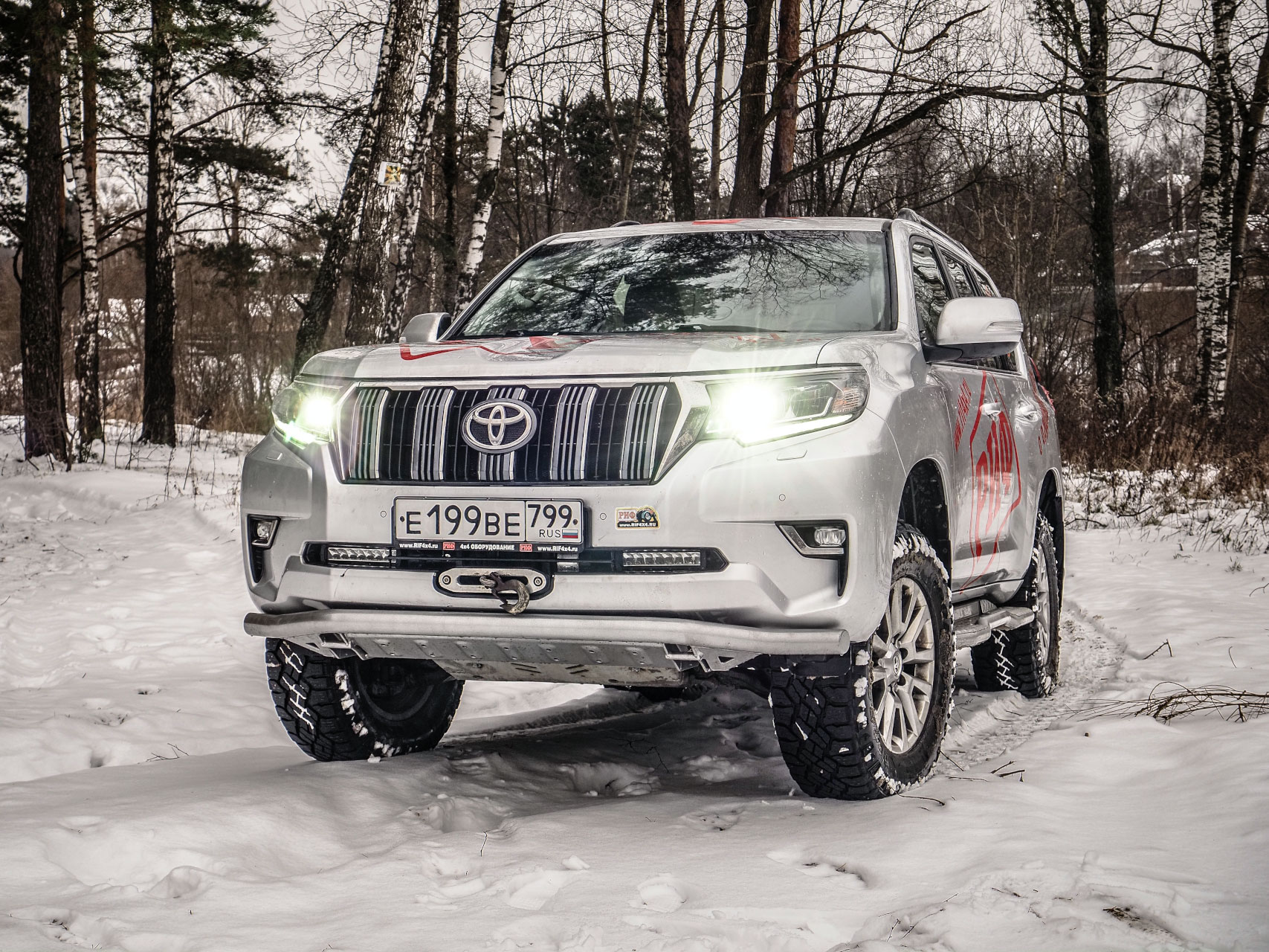Тюнинг Toyota Land Cruiser Prado: силовая защита переднего бампера0