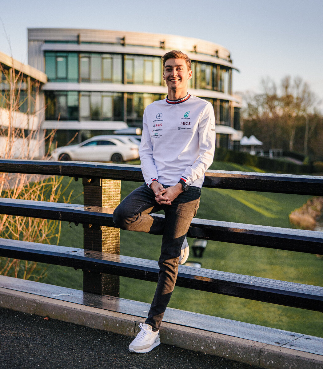 Джордж Рассел. Фотография со свободной лицензией из официального Твиттера команды Mercedes.