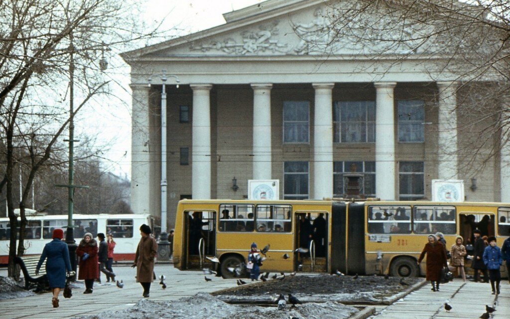  Кемерово Драмтеатр 90-е гг. (Взято на Яндекс)