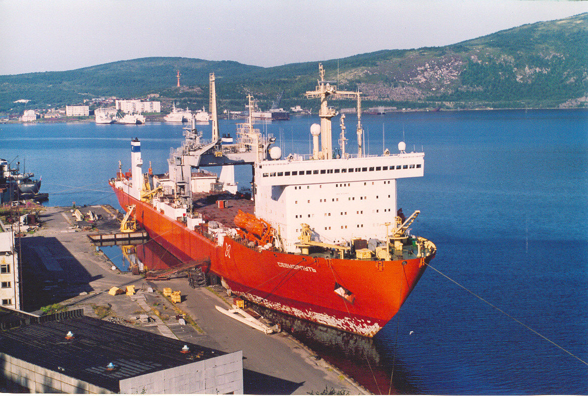 Севморпуть лихтеровоз. Лихтеровоз северный морской путь. Атомный лихтеровоз севморпуть. Атомный сухогруз севморпуть. Атомный ледокол севморпуть.