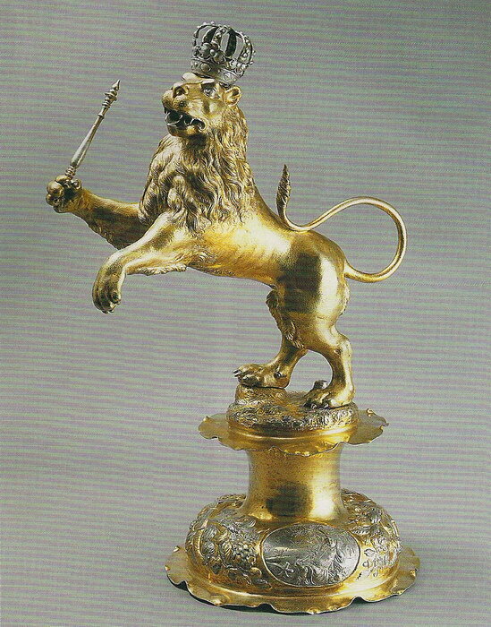 Рукомойный кувшин в виде фигуры Льва. Дары короля Швеции Карла XVII в 1669-м году . Www.armoryhall.ru