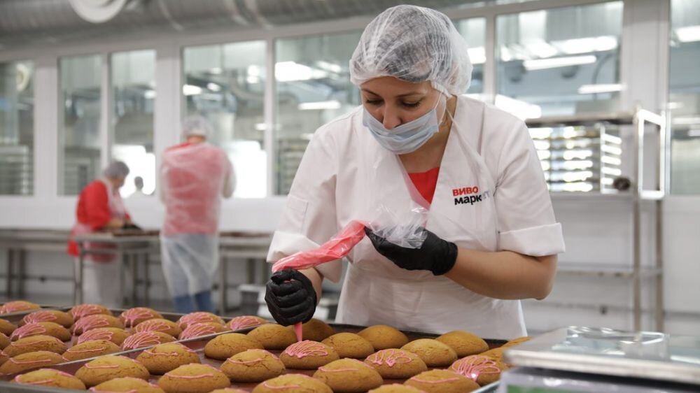 Детей обеспечивают мясом, рыбой, овощными полуфабрикатами и буфетной продукцией