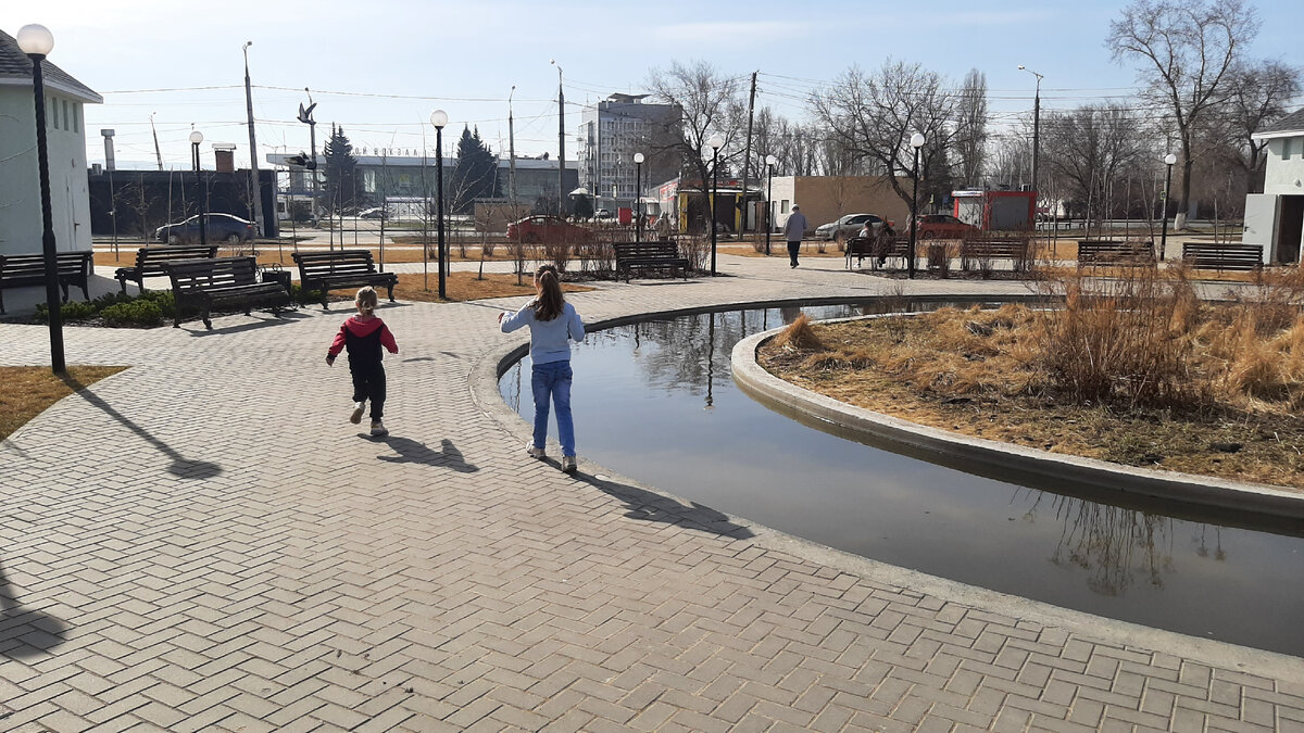 Фото из семейного архива. Гуляем в сквере