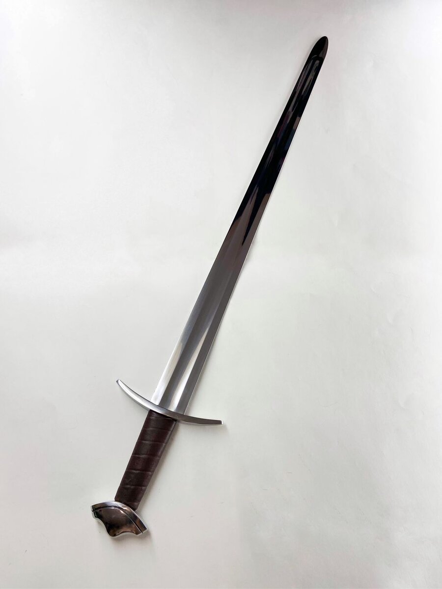 Современная реплика меча V типа