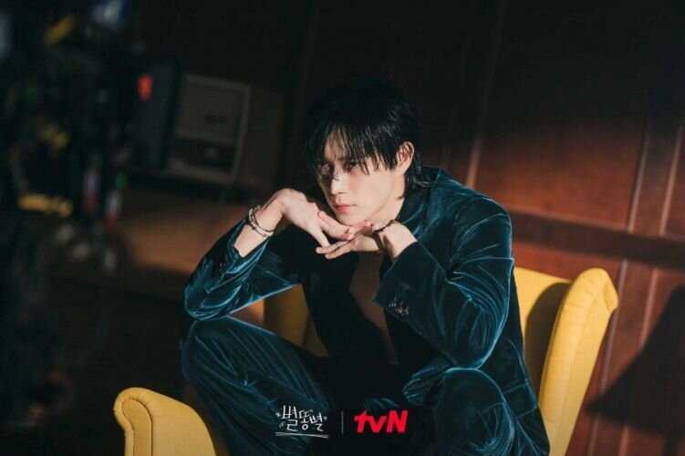 Мрачен, сексуален и зол на нашу душку О Хан Бель.