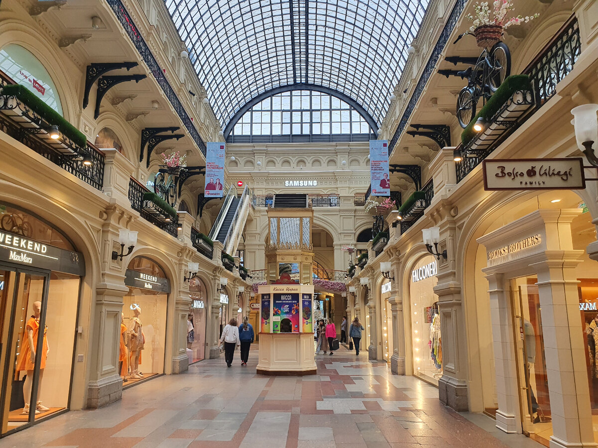 ГУМ Москва. ГУМ В Москве на красной площади внутри. ГУМ фото внутри сейчас. Фотосессия в ГУМЕ.