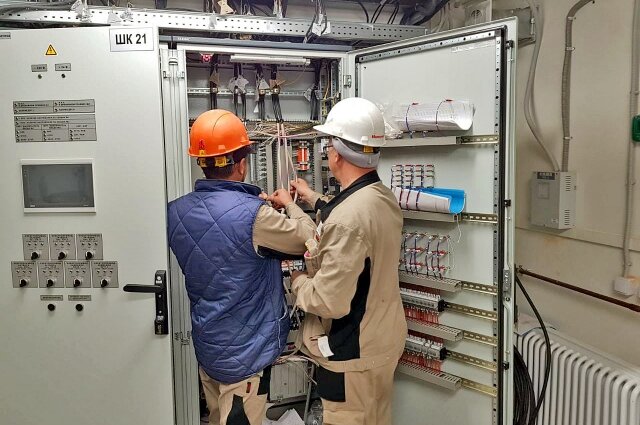    Специалисты приступили к завершающей фазе работы. Фото: Предоставлено рекламодателем