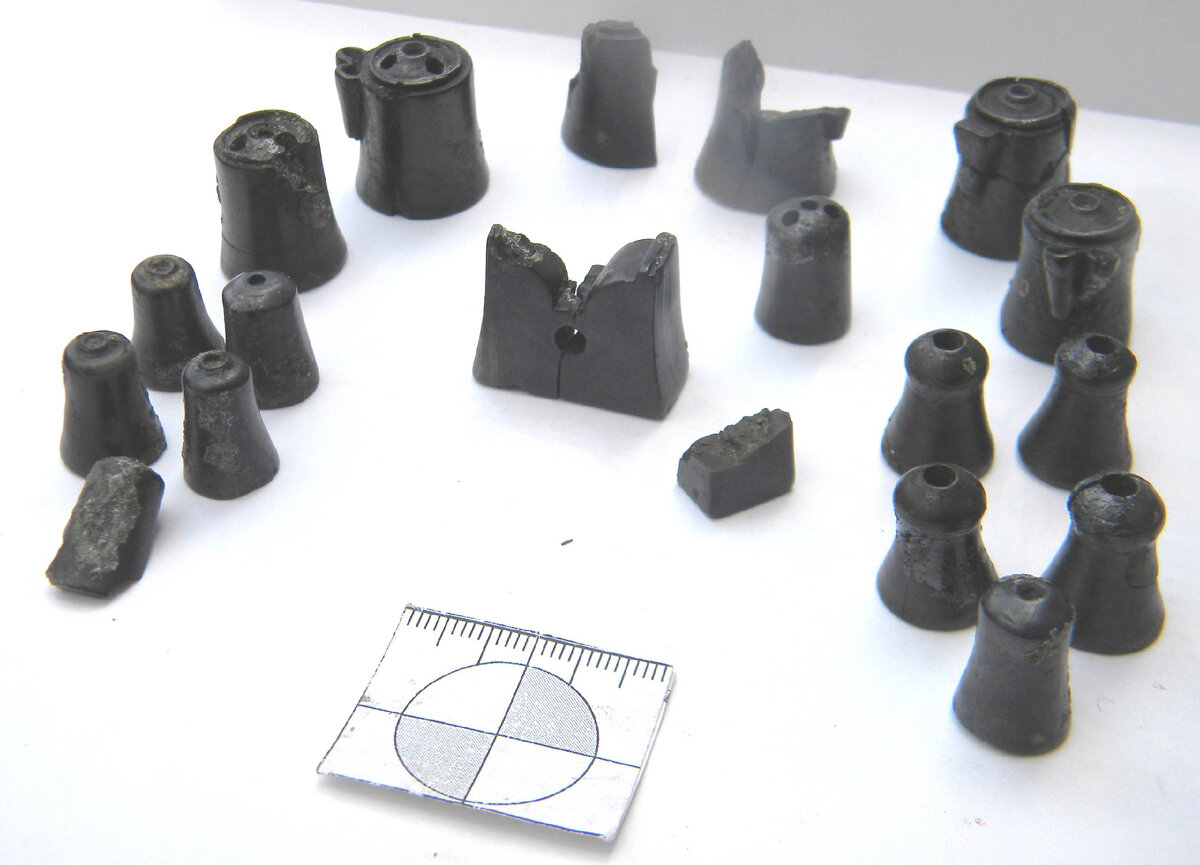 Такие шахматы нашли при раскопках  в Великом Новгороде