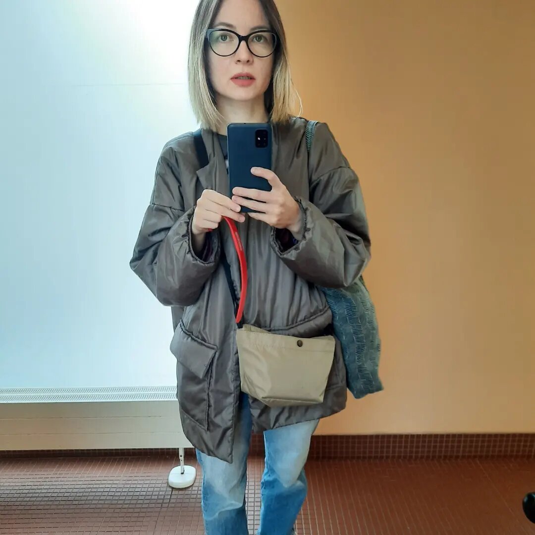 Баб Юля в куртке