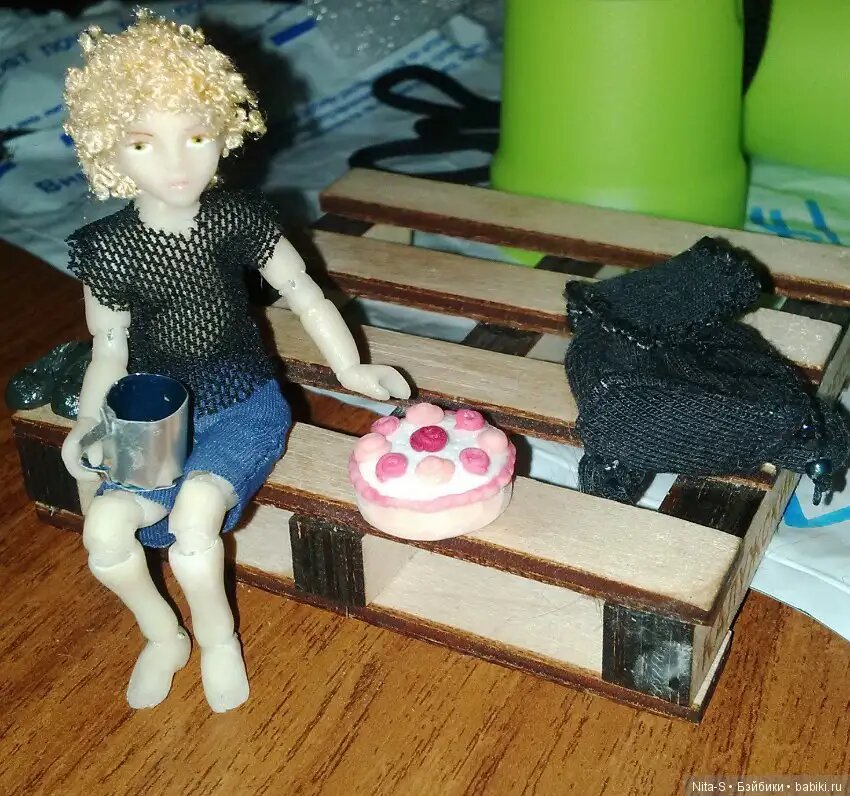 Таким Денис приехал ко мне. Как и многие куклы он позже неуловимо, но ощутимо изменился.