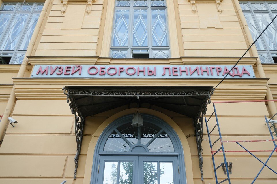     У Музея блокады Ленинграда в центре Петербурга уложат тротуар с подогревом Артем КИЛЬКИН