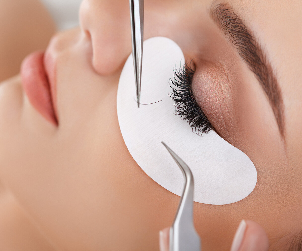     Наращивать ресницы или нет? Все плюсы, минусы и важные нюансы о процедуре