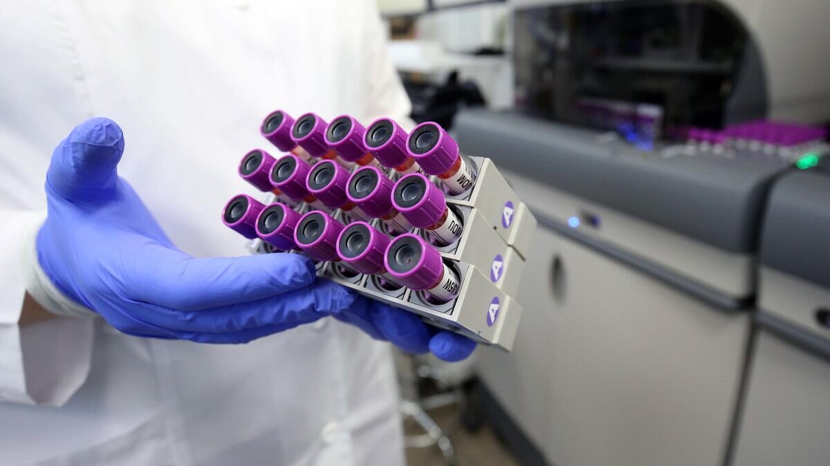    Пробирки с пробами крови в лаборатории© РИА Новости / Кирилл Брага