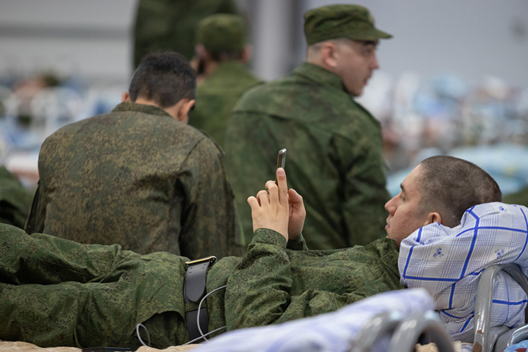    Частичная мобилизация проходит не без случаев «стандартного раздолбайства», но главное, что страна объединилась для защиты Отечества, заявил зампред совбеза РФ Дмитрий Медведев