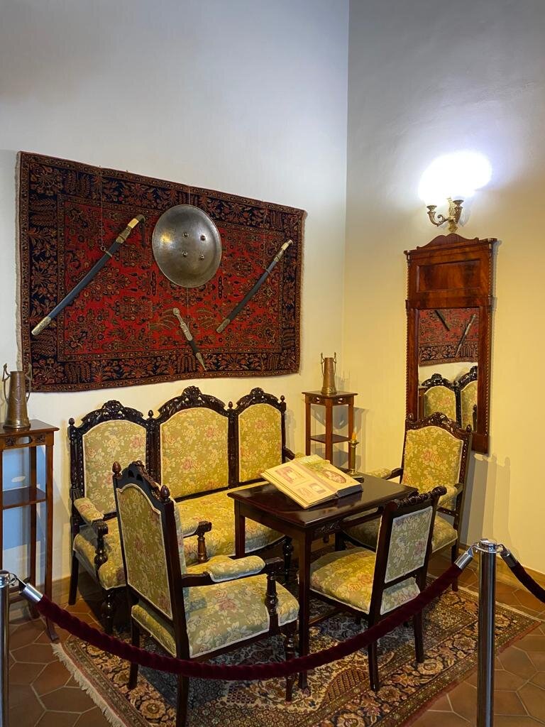 Практически вся музейная мебель – это реплики старинных оригиналов. Фото автора блога