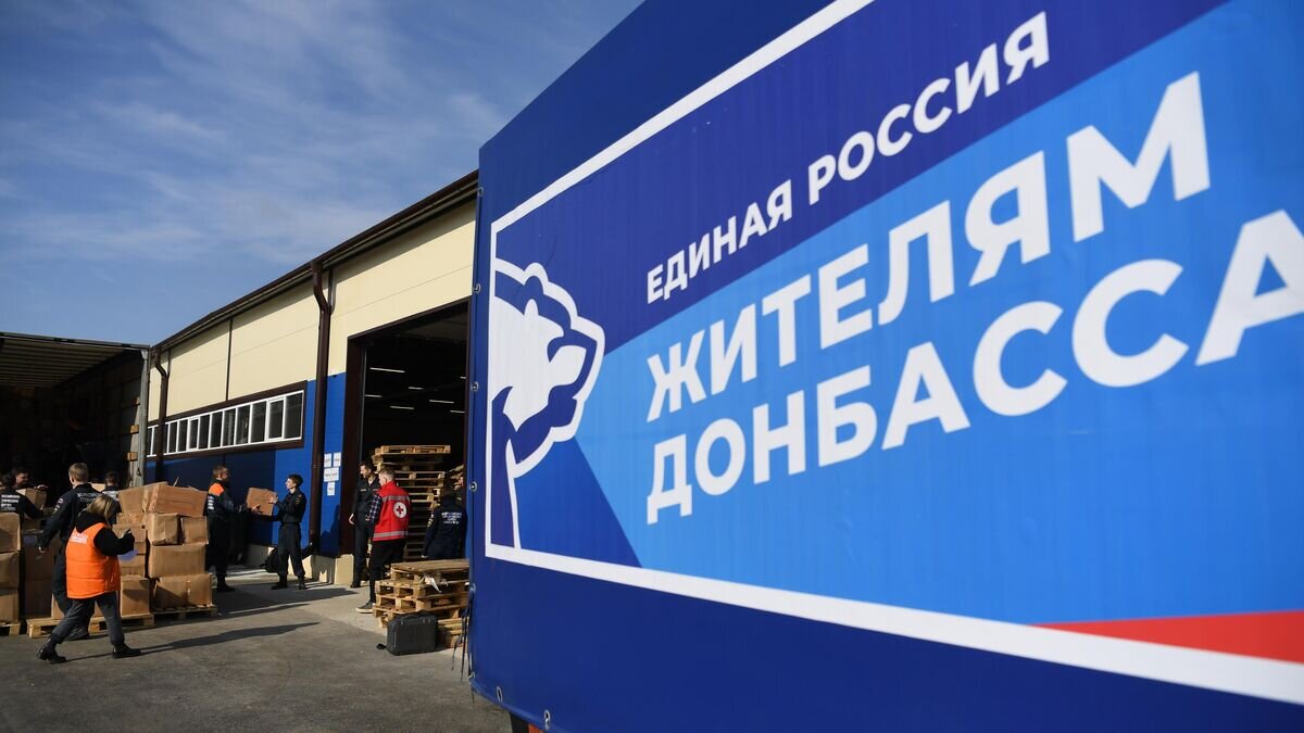    Разгрузка и организация гуманитарной помощи для беженцев из ДНР и ЛНР в корпусе Донского государственного технического университета в Ростове-на-Дону© РИА Новости / Максим Богодвид