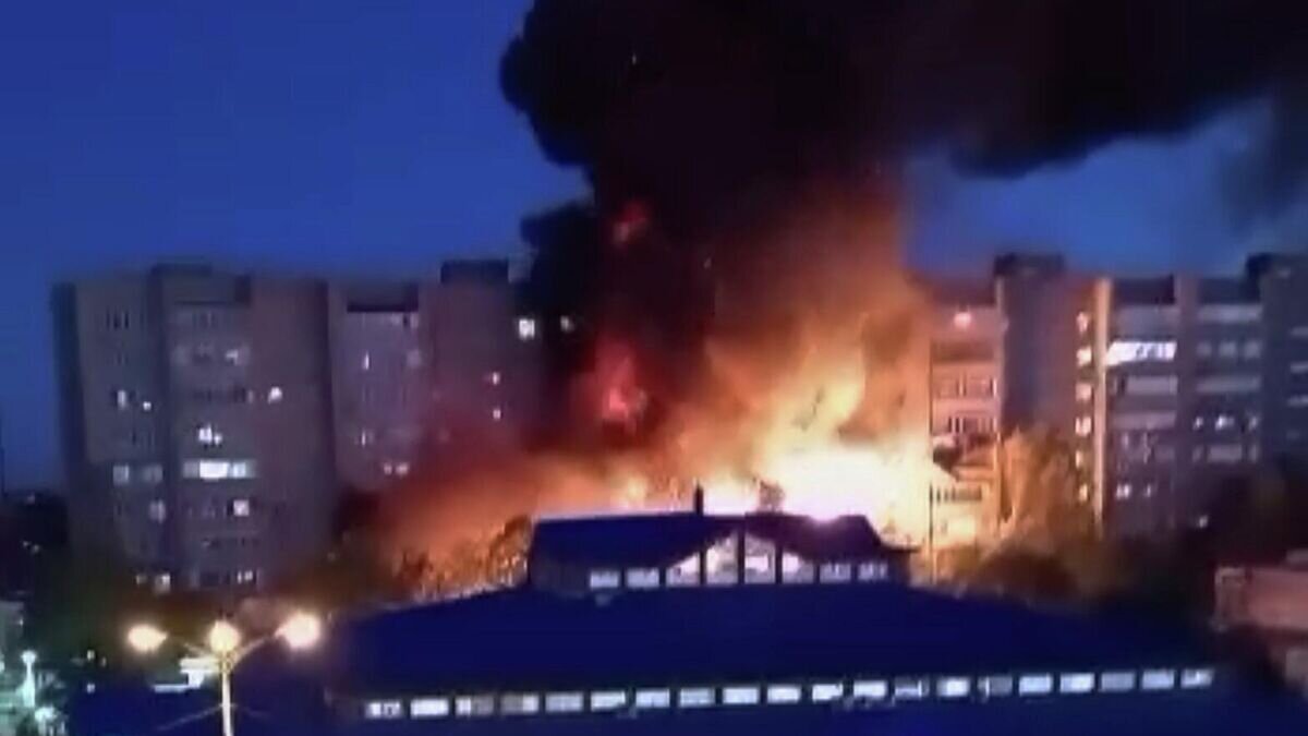    Пожар на месте падения Су-34 в Ейске. Кадр из видео очевидца