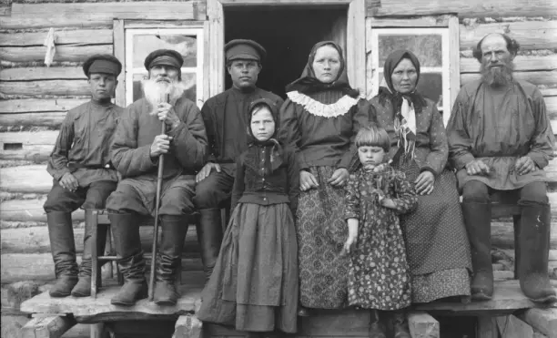 Крестьянская семья. Тверская губерния. Начало 20 в.