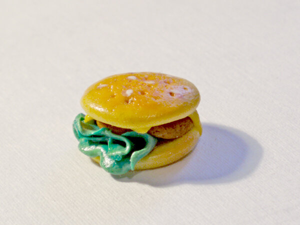 Первая работа из полимерной глины. Гамбургер, 2008 год