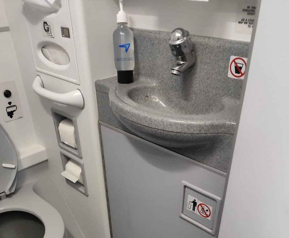 Потребители воды в переднем туалете.