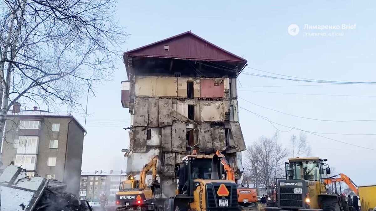    На месте обрушения дома в поселке Тымовское Сахалинской области. Кадр видео© Лимаренко Brief/Telegram